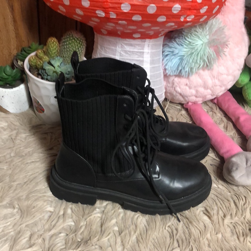 They are platform boots from forever21 - Picture 2 of 7